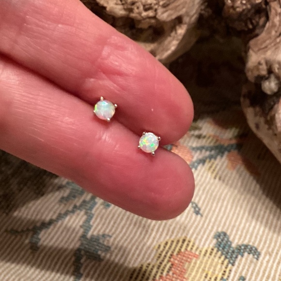 NEW Iridescent Opal Stud Flatback Screw Earrings in Gold Setting - Picture 3 of 5